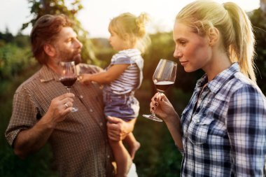 Winemaker ailenin bir arada bağ içinde