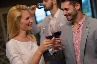 olay şarapları tatma insanlar ile