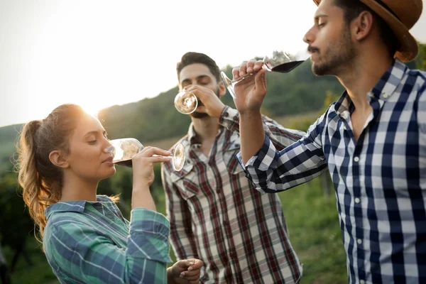 Şarap üretici ve bağ insanlarda