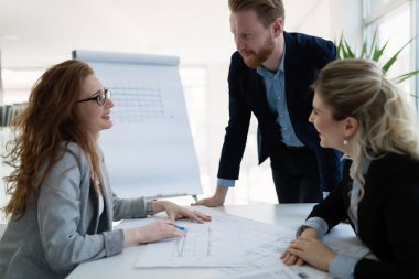 birlikte projede çalışan mimarlar