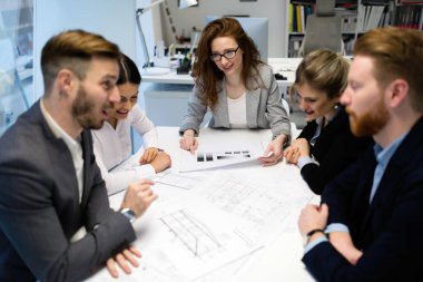  birlikte projede çalışan mimarlar