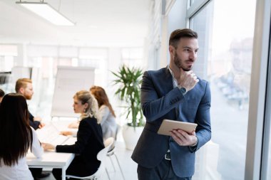  genç yakışıklı mimar Toplantı