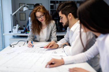birlikte projede çalışan mimarlar