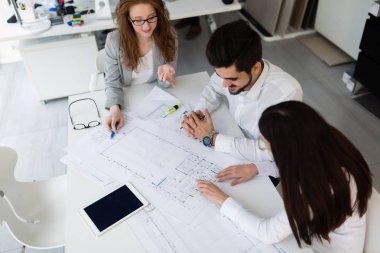  birlikte projede çalışan mimarlar