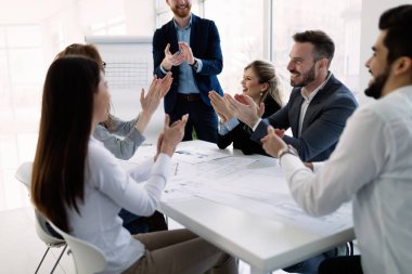  birlikte projede çalışan mimarlar