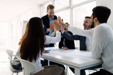  birlikte projede çalışan mimarlar