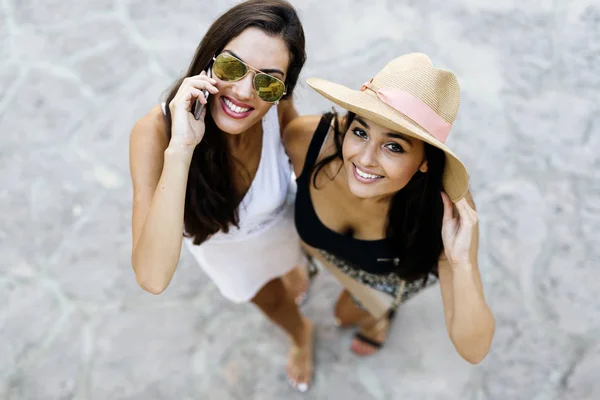 Two beautiful girls in summer clothes — Stock Photo, Image