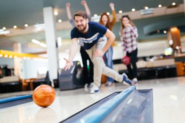 Bowling süre eğleniyor arkadaşlar