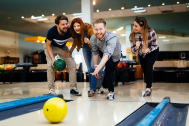 Bowling süre eğleniyor arkadaşlar