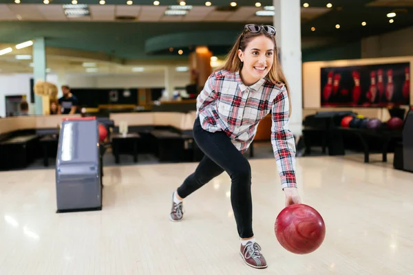 Bowling mutlu kadının odaklı