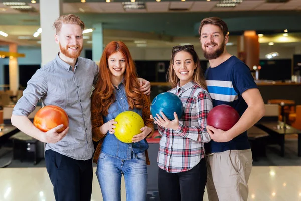Bowling süre eğleniyor arkadaşlar