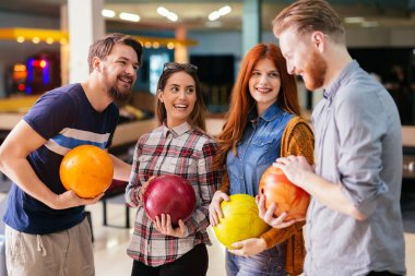 Bowling süre eğleniyor arkadaşlar
