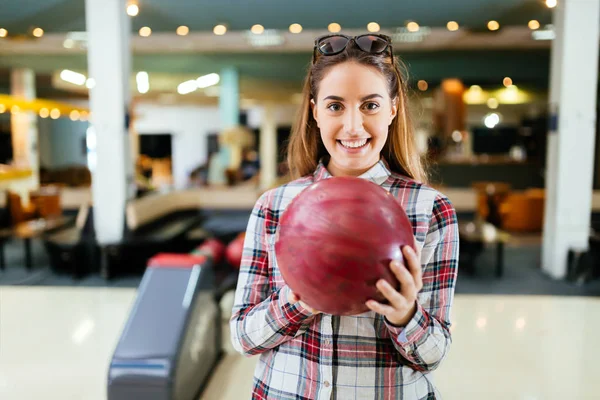 Bowling mutlu kadının odaklı