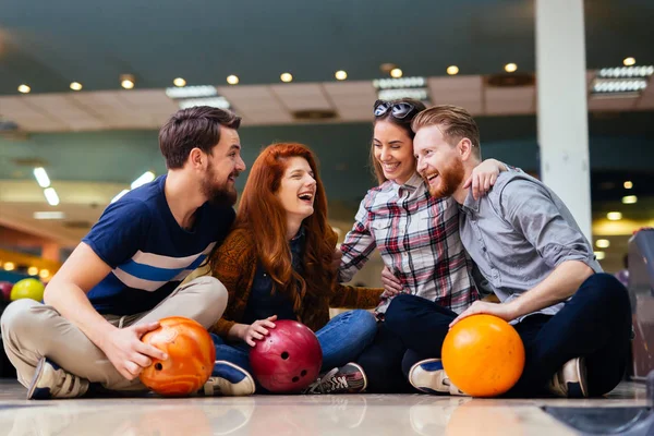 Bowling süre eğleniyor arkadaşlar