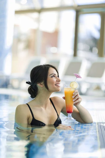 Beautiful lady drinking a cocktail — Stock Photo, Image