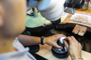 Profesyonel kuyumcu çalışma