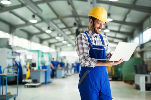 yakışıklı bir mühendis portresi 