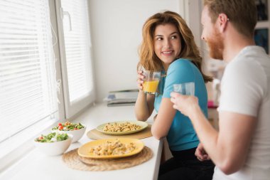 Kahvaltı aşık Çift