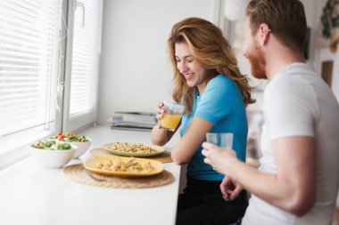 Kahvaltı aşık Çift 