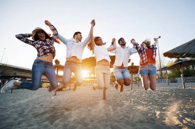  insanlar plajda eğlenmek