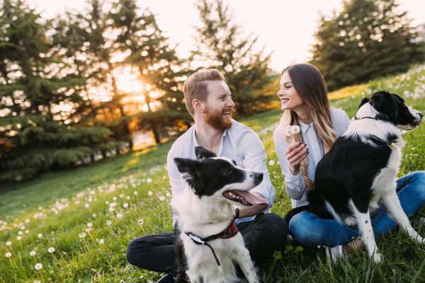  Köpekler yürüyüş aşık Çift 