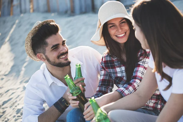 plajda parti arkadaşları 