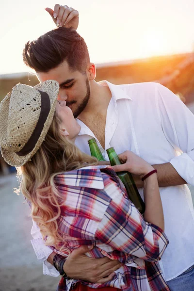 güzel çift sarılma 