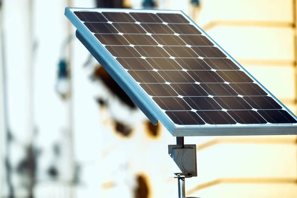 Panel słoneczny, pochłaniające energię ze słońca — Zdjęcie stockowe