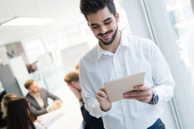 bilgi teknoloji endüstrisinde çalışan