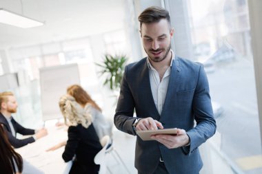  iş adamı ceo çalışma ofisinde