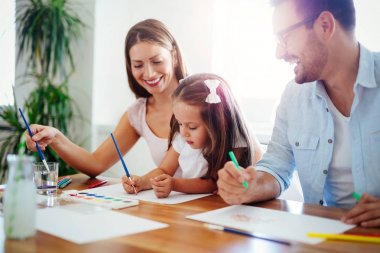 Mutlu aile eğlenceli harcama saat 