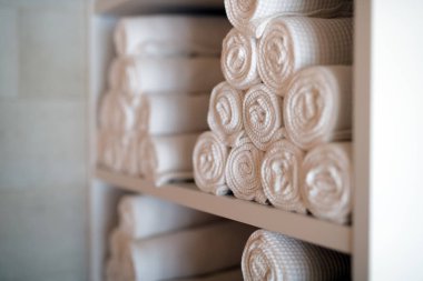 Beyaz temiz havlu Spa Masaj Odası