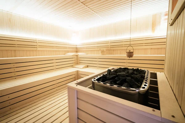 Hermoso interior de sauna con piedras — Foto de Stock