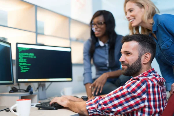 Programmers cooperating at  IT company — Stock Photo, Image