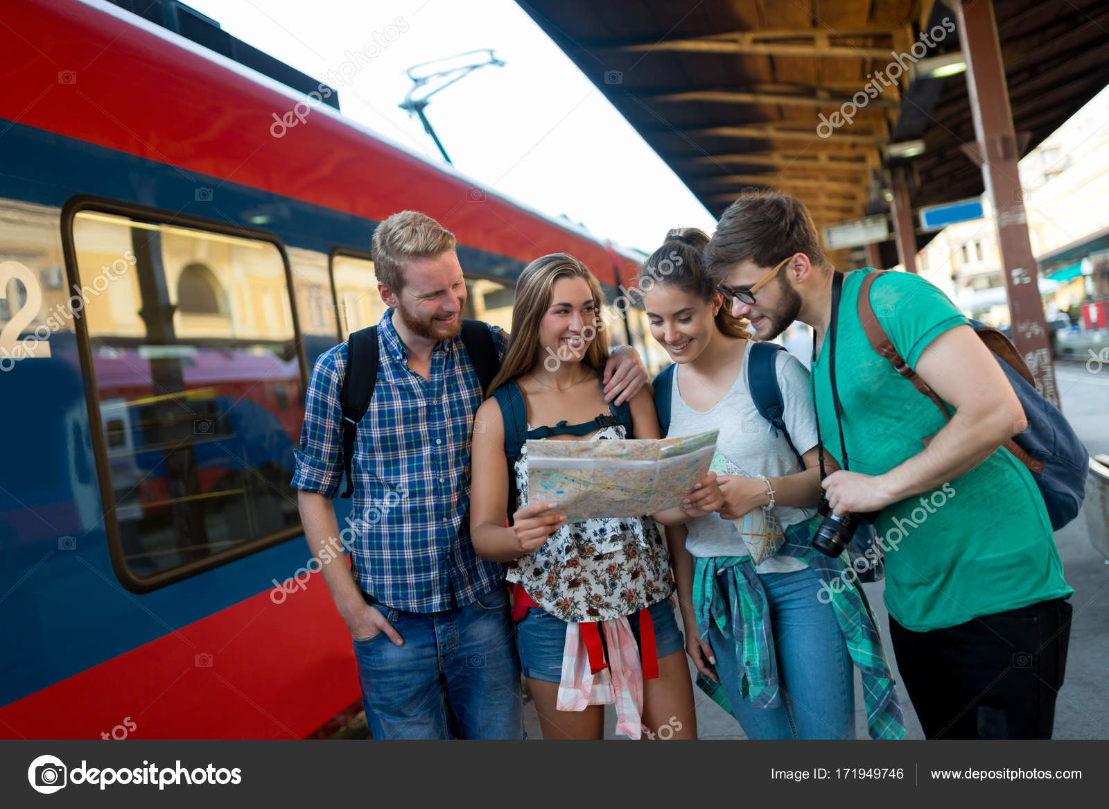 путешествовать на поезде. путешествие на поезде. путешествовать на поезде. поезд. вагон поезда.