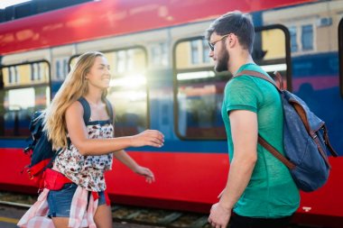 Uzun ayrılıktan sonra çift reuinion