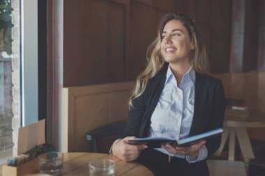 kadının okuma defter