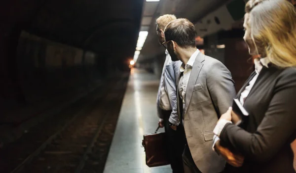 Gente de negocios en metro — Foto de Stock