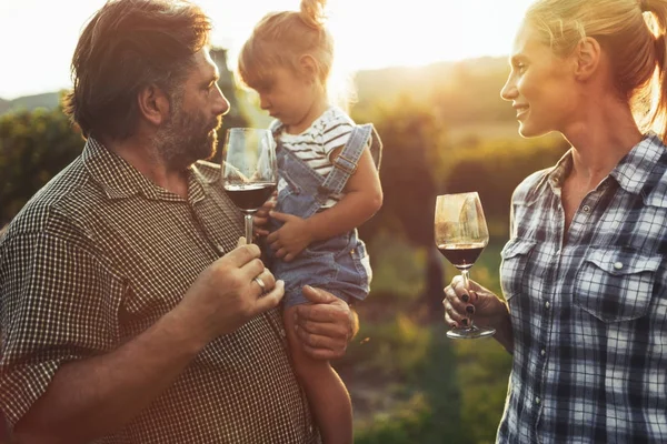 Winemaker ailenin bir arada bağ içinde