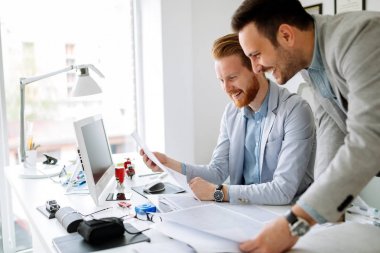 Proje üzerinde birlikte çalışma arkadaşları