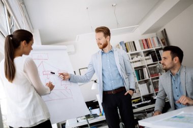 Sunu ve Office iş adamları tarafından işbirliği