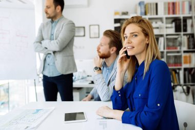 Çalışma meşgul Office iş kadını