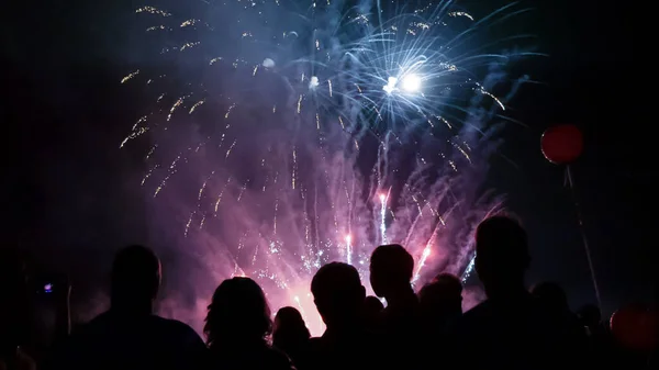 Tömeg tűzijátékot — Stock Fotó