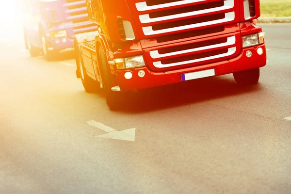 Vrachtwagens als middel van vervoer — Stockfoto