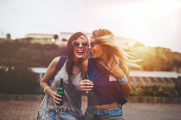 Party girls in summer having fun — Stock Photo, Image