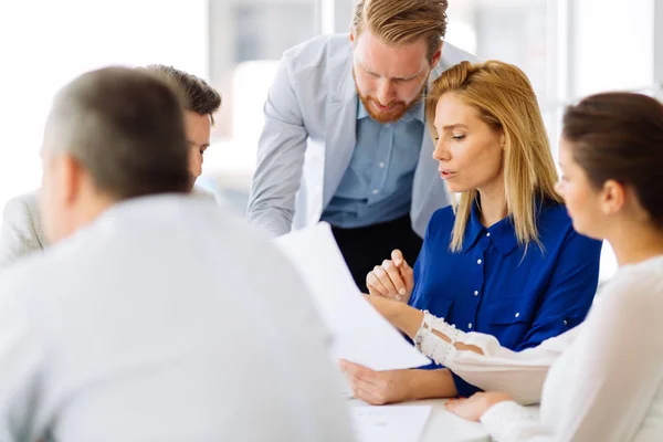 Zakelijke bijeenkomst en brainstormen — Stockfoto