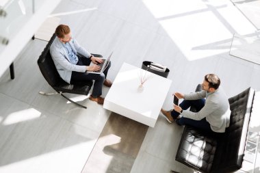 İş Adamları Fikirleri Tartışıyor