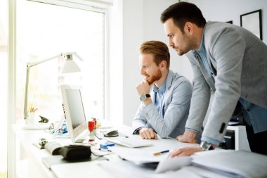 Proje üzerinde birlikte çalışma arkadaşları