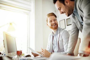 Proje üzerinde birlikte çalışma arkadaşları