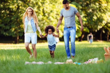  iki kızı ile vakit